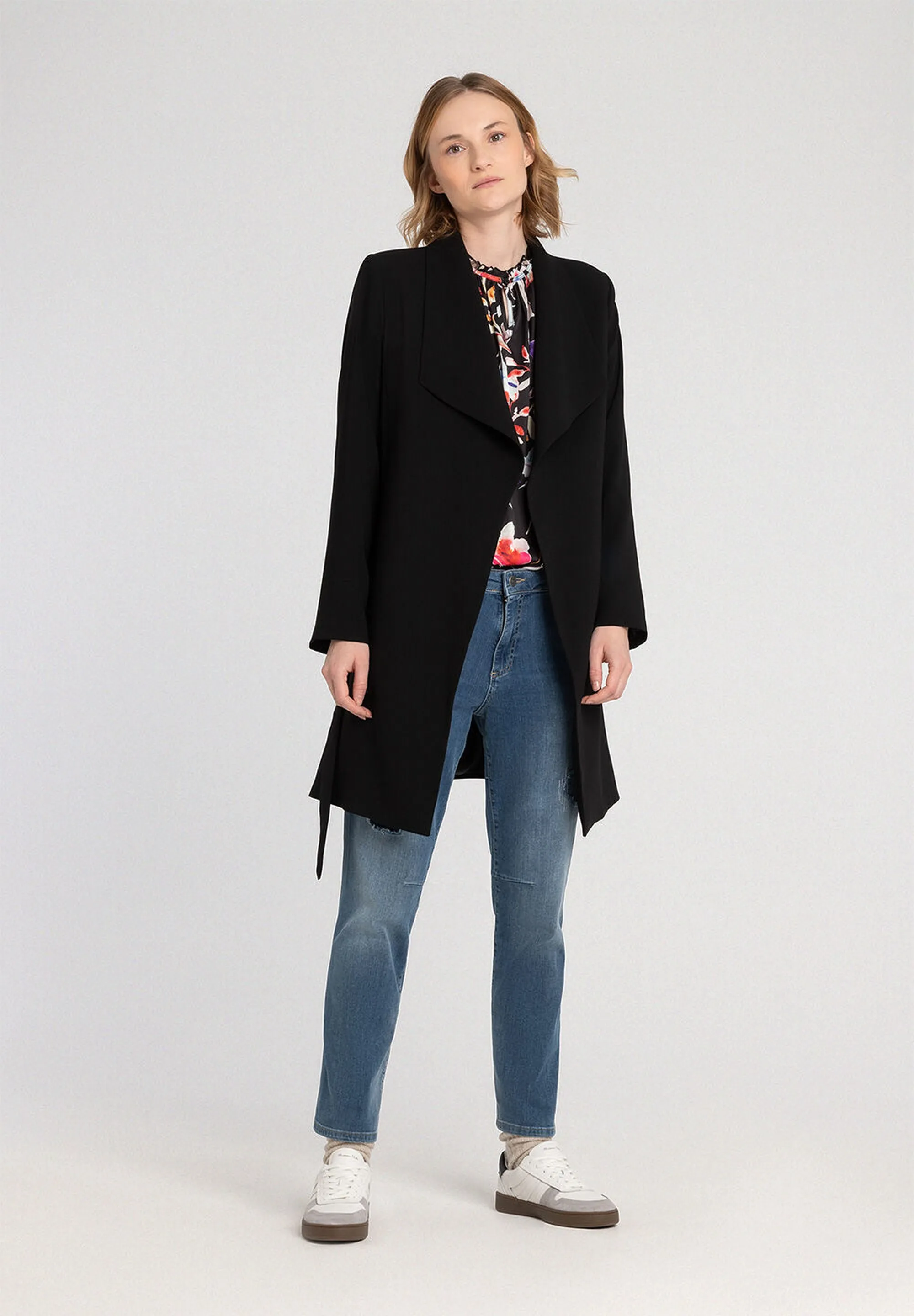 MORE&MORE<BR>
Crepe Coat<BR>
Black<BR>