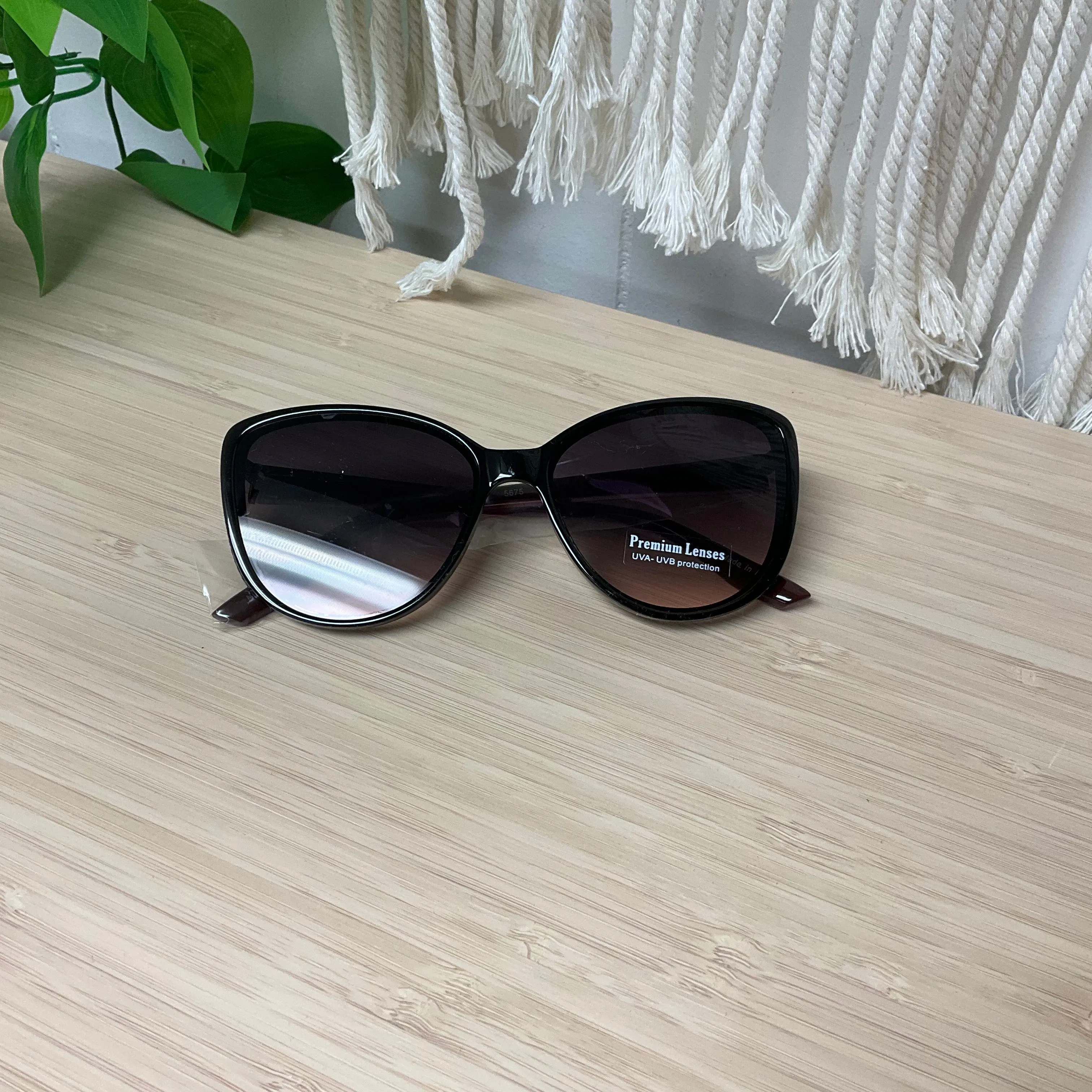 Round Cateye Bold Frame Sunglasses- Click to see options